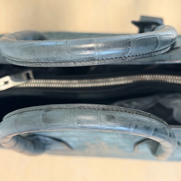 Saint Laurent Sac De Jour Tote in Matte Crocodile-Embossed Leather - Picture 17 of 17